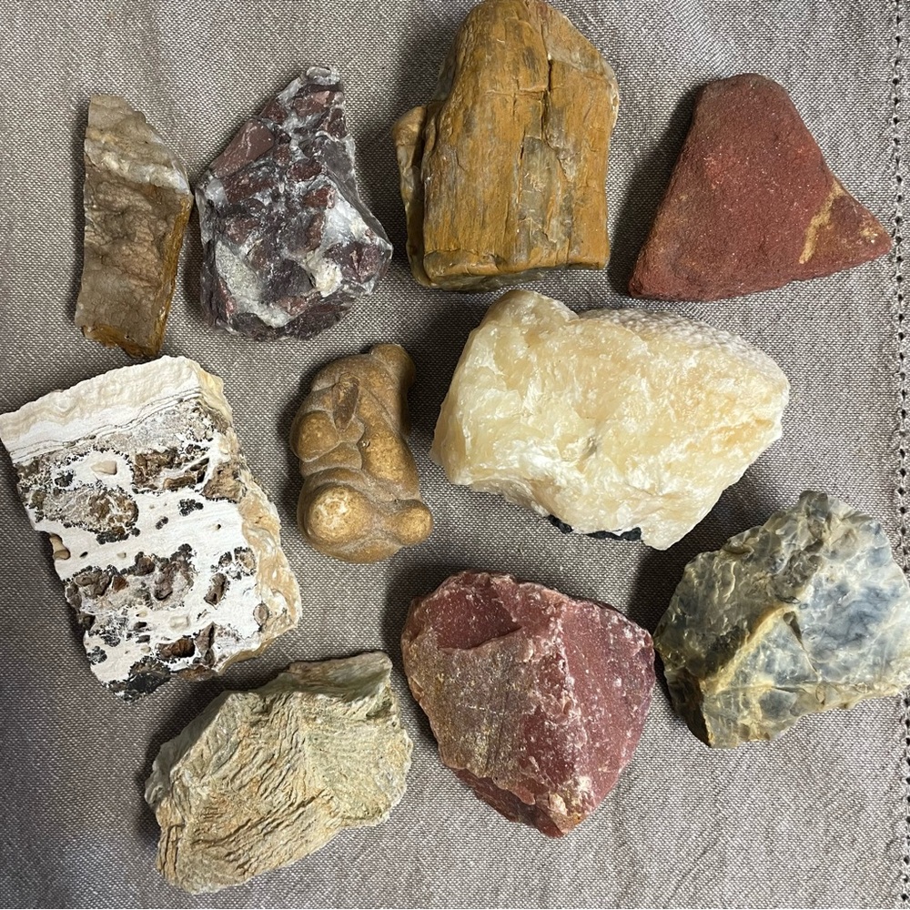 ✨ CLEARANCE ✨ 10 pc crystal and Natural Stone Collection rock Home Accents